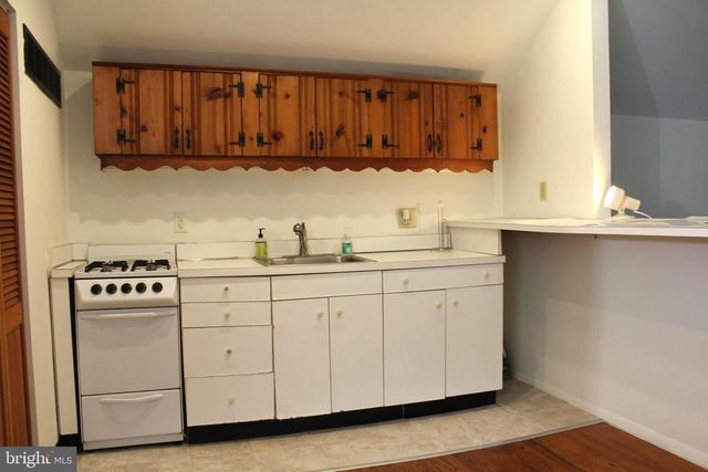 1068 MAGAZINE RD, Green Lane, PA 18054