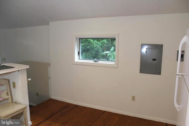 1068 MAGAZINE RD, Green Lane, PA 18054