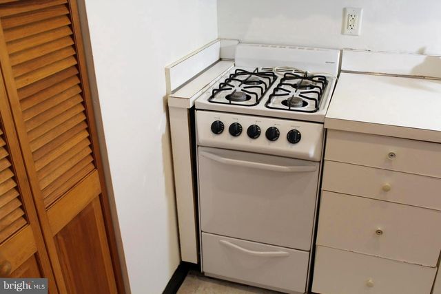 1068 MAGAZINE RD, Green Lane, PA 18054