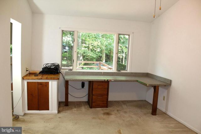 1068 MAGAZINE RD, Green Lane, PA 18054