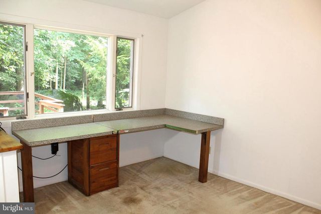 1068 MAGAZINE RD, Green Lane, PA 18054