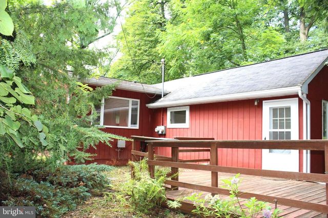 1068 MAGAZINE RD, Green Lane, PA 18054