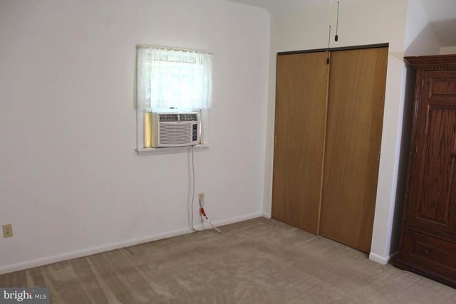 1068 MAGAZINE RD, Green Lane, PA 18054