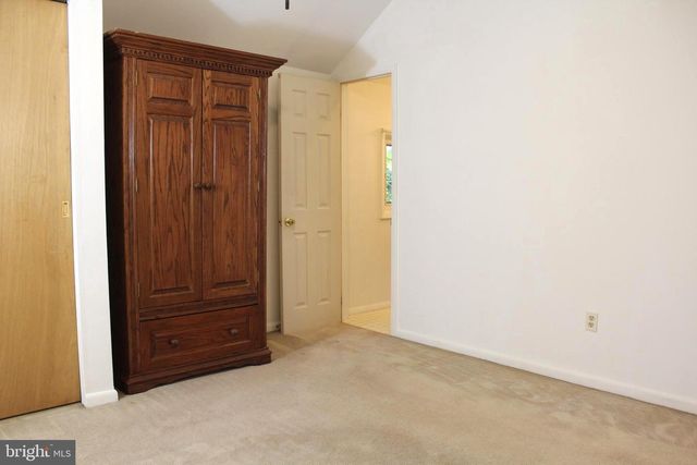 1068 MAGAZINE RD, Green Lane, PA 18054