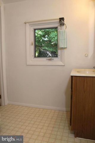 1068 MAGAZINE RD, Green Lane, PA 18054