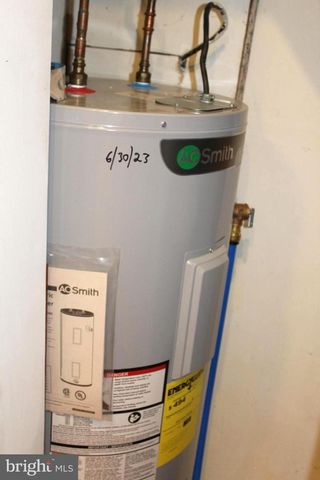 1068 MAGAZINE RD, Green Lane, PA 18054