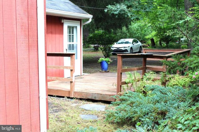 1068 MAGAZINE RD, Green Lane, PA 18054