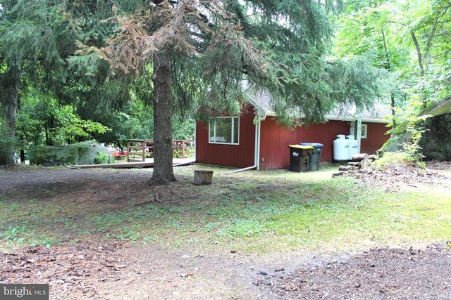 1068 MAGAZINE RD, Green Lane, PA 18054