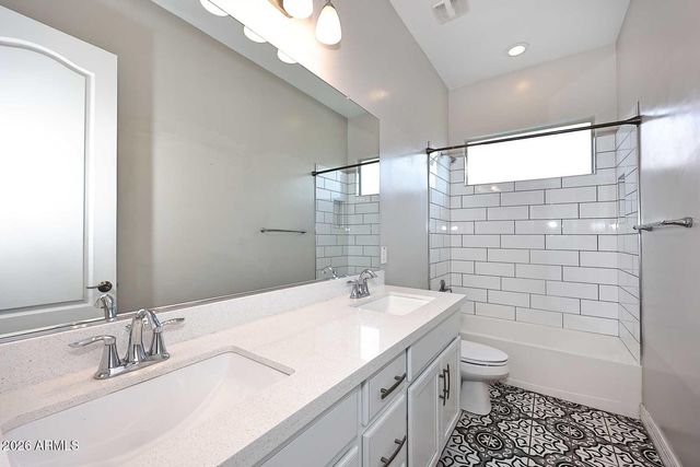 8772 W BROOKLITE Lane, Peoria, AZ 85383