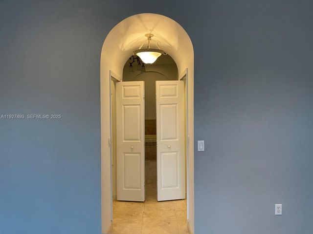 2640 Fairways Dr, Homestead, FL 33035