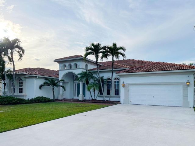 2640 Fairways Dr, Homestead, FL 33035