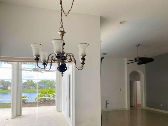 2640 Fairways Dr, Homestead, FL 33035