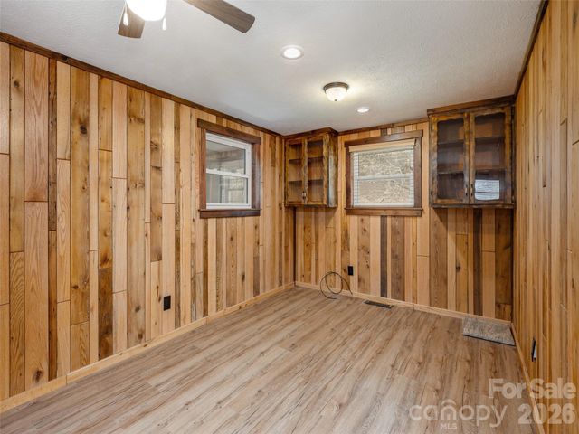 91 Rice Branch Road, Asheville, NC 28804