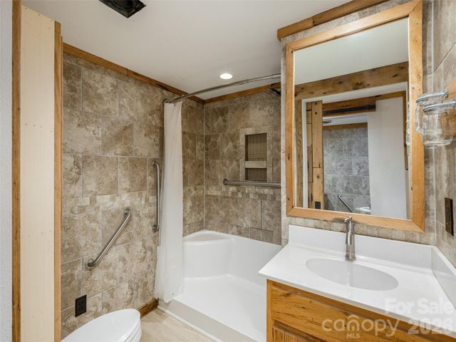 91 Rice Branch Road, Asheville, NC 28804
