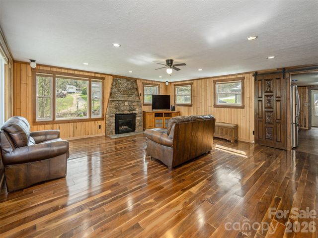 91 Rice Branch Road, Asheville, NC 28804