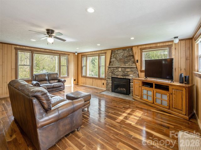 91 Rice Branch Road, Asheville, NC 28804
