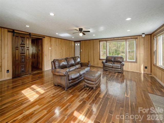 91 Rice Branch Road, Asheville, NC 28804
