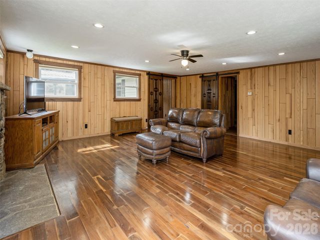 91 Rice Branch Road, Asheville, NC 28804