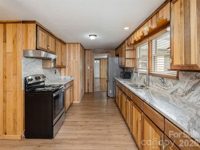 91 Rice Branch Road, Asheville, NC 28804