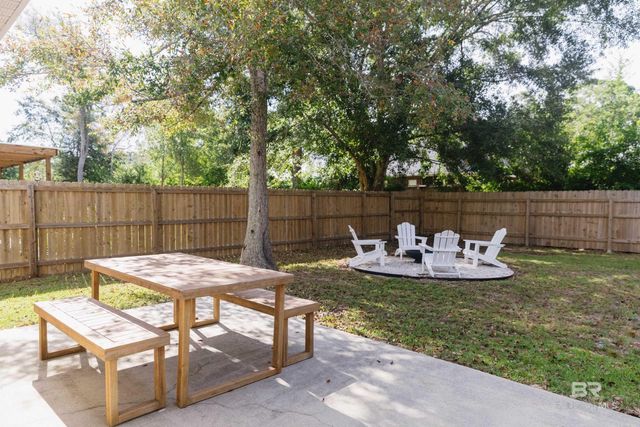 505 E 21st Avenue, Gulf Shores, AL 36542