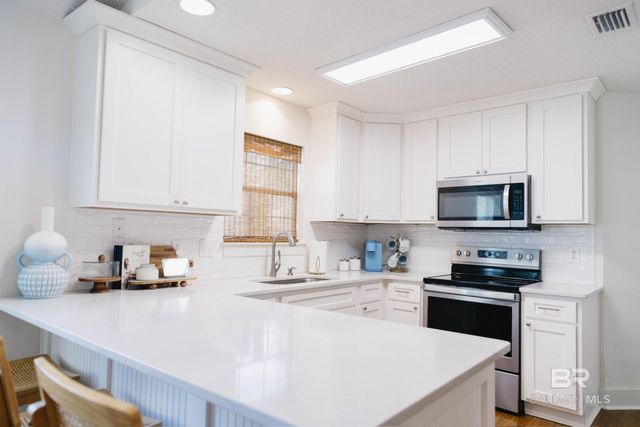 505 E 21st Avenue, Gulf Shores, AL 36542