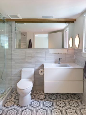 2 Sun Court, Hampton Bays, NY 11946