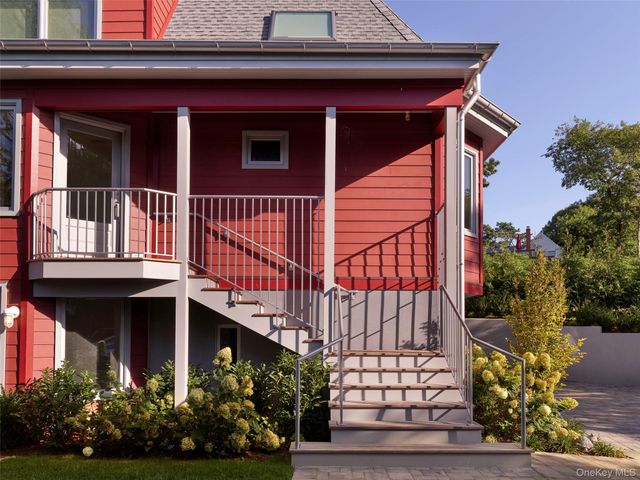 2 Sun Court, Hampton Bays, NY 11946