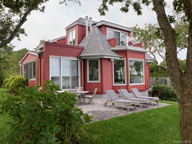 2 Sun Court, Hampton Bays, NY 11946