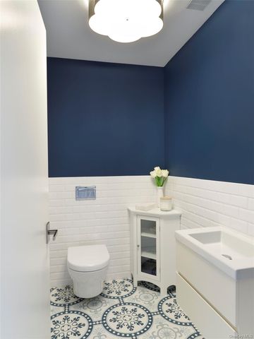 2 Sun Court, Hampton Bays, NY 11946