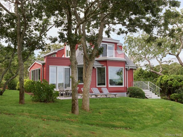 2 Sun Court, Hampton Bays, NY 11946