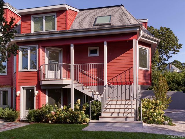 2 Sun Court, Hampton Bays, NY 11946