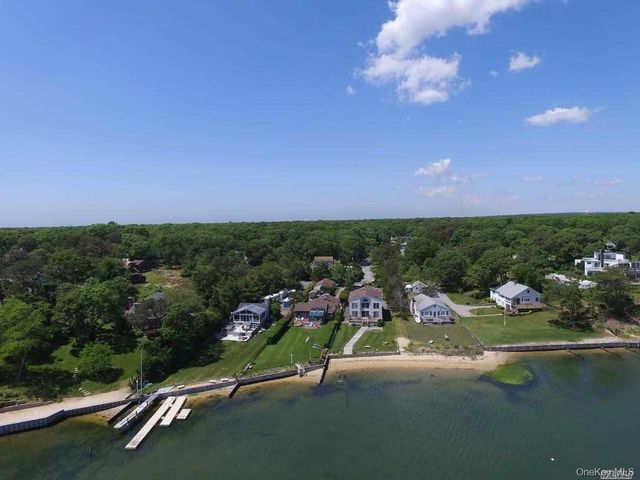2 Sun Court, Hampton Bays, NY 11946