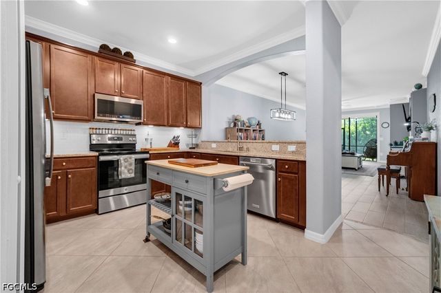 9110 Woodhurst DR, Naples, FL 34120