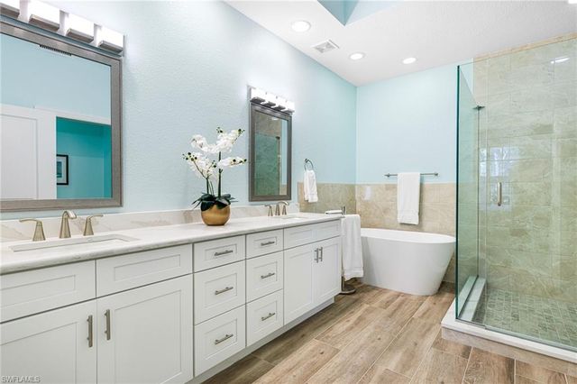 19505 EMERALD BAY # 101, Estero, FL 33928