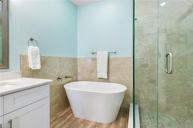 19505 EMERALD BAY # 101, Estero, FL 33928