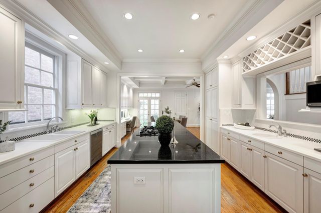 4009 Case Street, West University Place, TX 77005