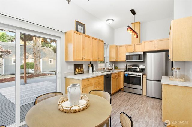 28546 20th Avenue S, Federal Way, WA 98003