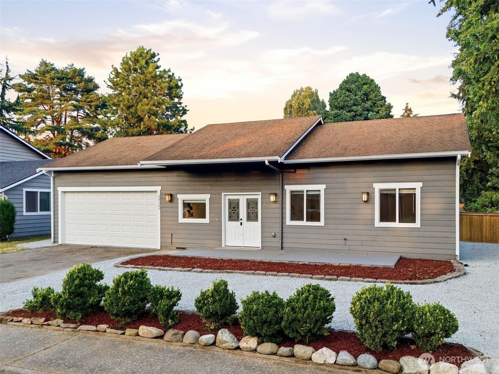 28546 20th Avenue S, Federal Way, WA 98003