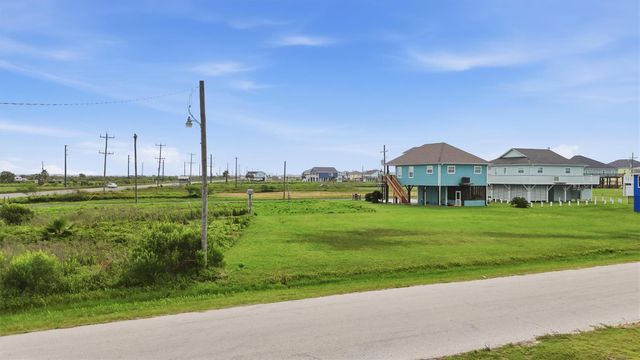 982 S Cove, Port Bolivar, TX 77650