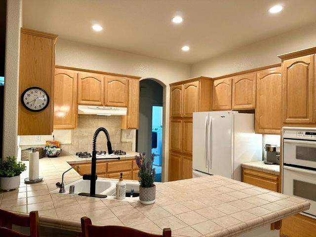 2303 Petruchio Way, Roseville, CA 95661
