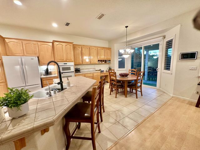 2303 Petruchio Way, Roseville, CA 95661