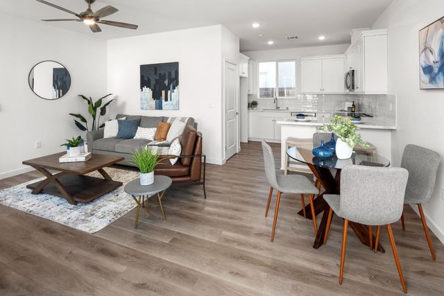 6517 Starburst Way, Sacramento, CA 95823