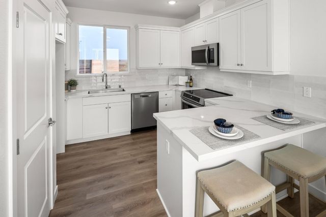 6517 Starburst Way, Sacramento, CA 95823
