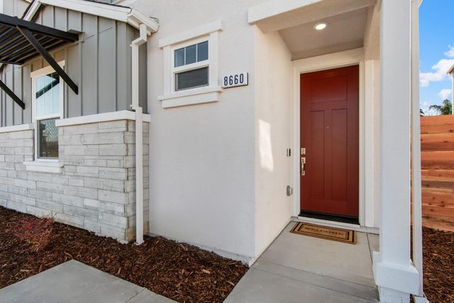 6517 Starburst Way, Sacramento, CA 95823