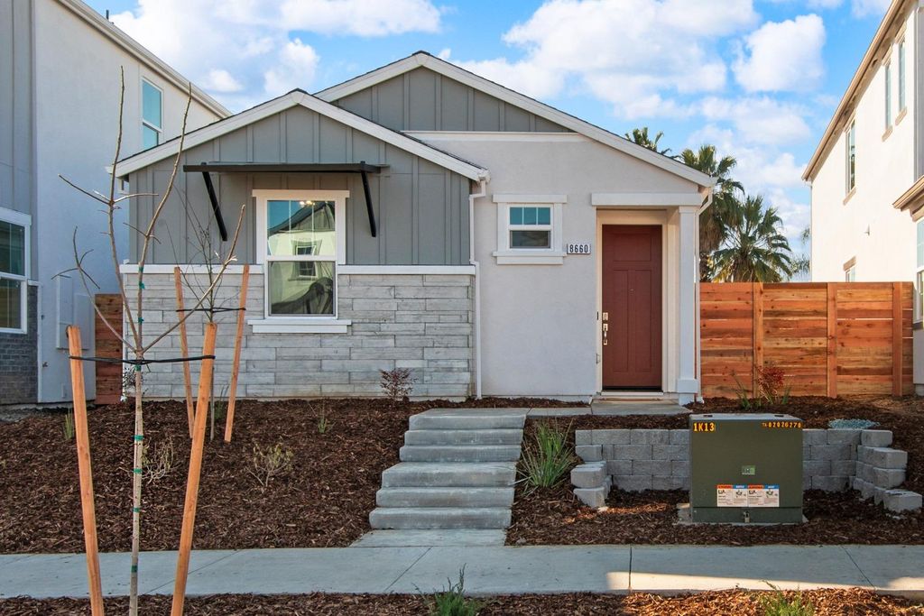 6517 Starburst Way, Sacramento, CA 95823