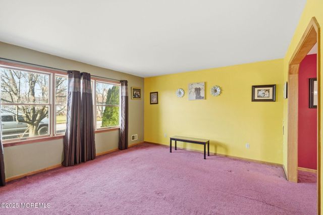 1553 Windward Avenue, Beachwood, NJ 08722