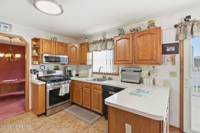 1553 Windward Avenue, Beachwood, NJ 08722