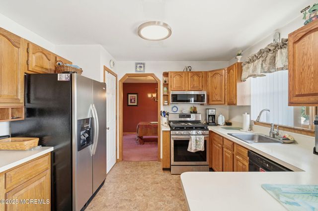 1553 Windward Avenue, Beachwood, NJ 08722