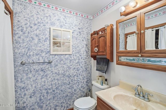 1553 Windward Avenue, Beachwood, NJ 08722