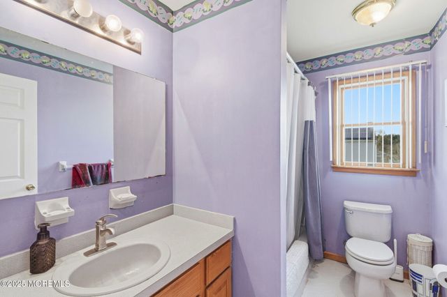 1553 Windward Avenue, Beachwood, NJ 08722